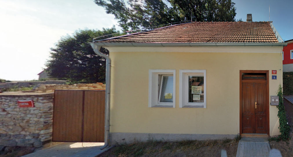Domeček se zázemím pro činnost ZO ČSV v Novém Strašecí a včelařského kroužku mladých